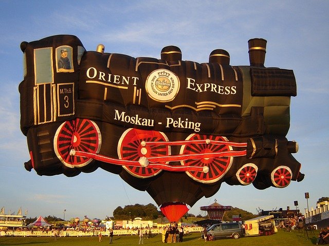 balon ve tvaru lokomotivy